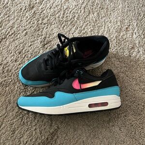 Nike Men's Black, Teal, and Pink Sneakers